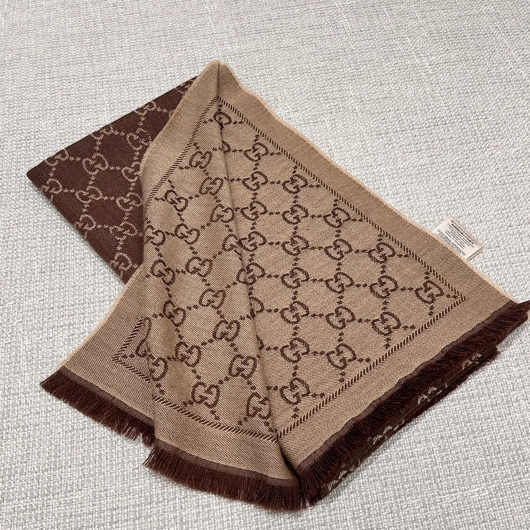 구찌 GG 자카드 니트 머플러