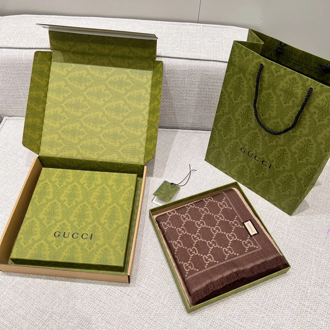 구찌 GG 자카드 니트 머플러