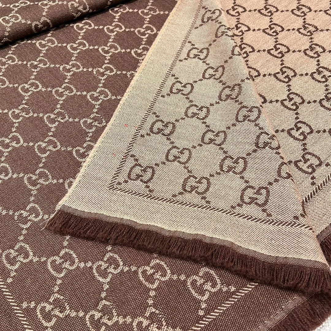 구찌 GG 자카드 니트 머플러