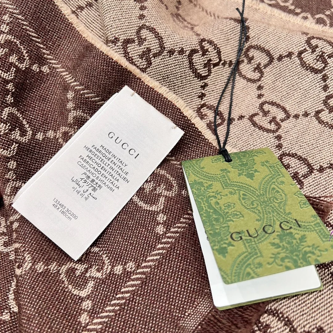 구찌 GG 자카드 니트 머플러