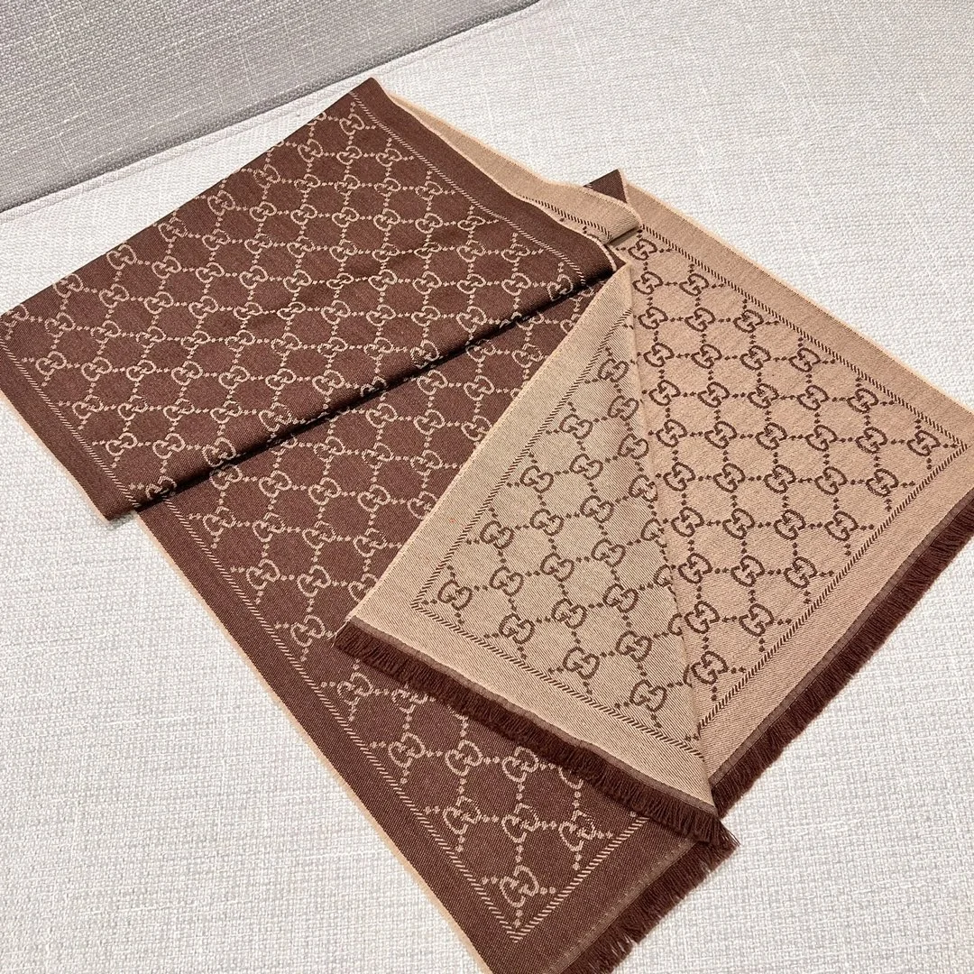 구찌 GG 자카드 니트 머플러