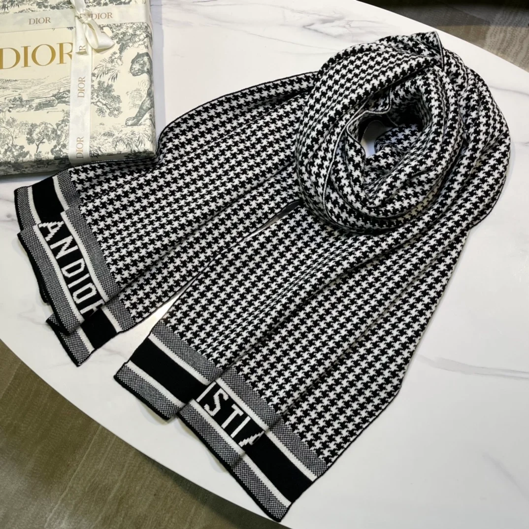 디올 30 몽테인 스카프 블랙&화이트