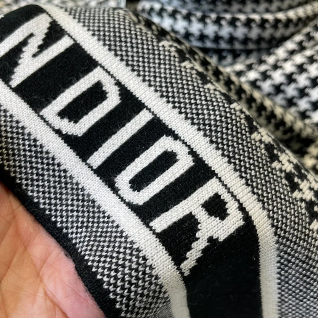 디올 30 몽테인 스카프 블랙&화이트