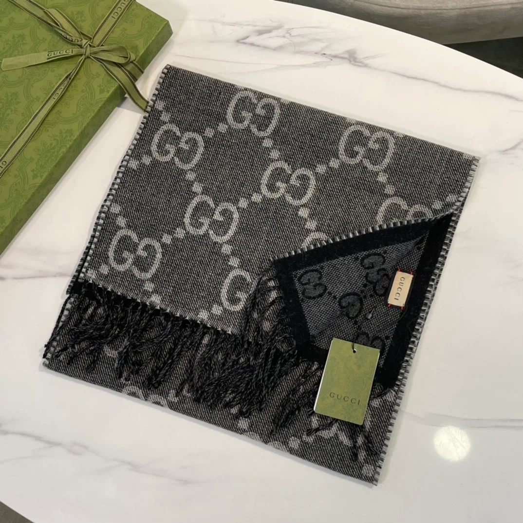 구찌 GG 그레이 블랙 태슬 머플러