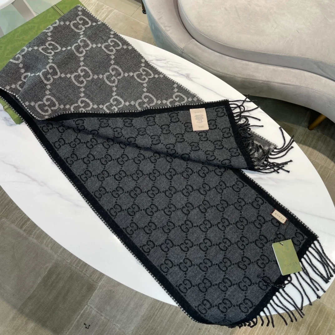 구찌 GG 그레이 블랙 태슬 머플러