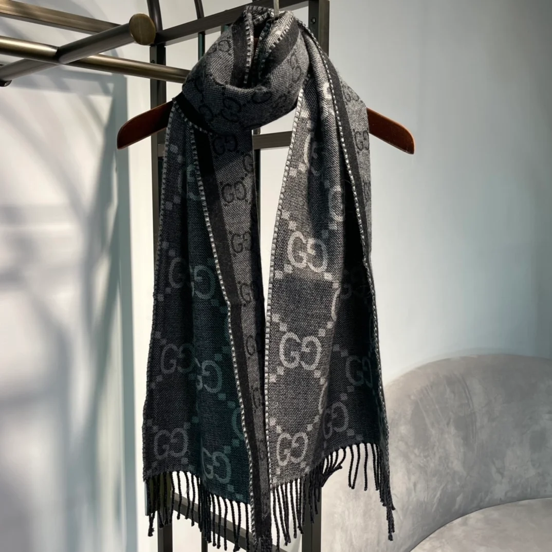 구찌 GG 그레이 블랙 태슬 머플러