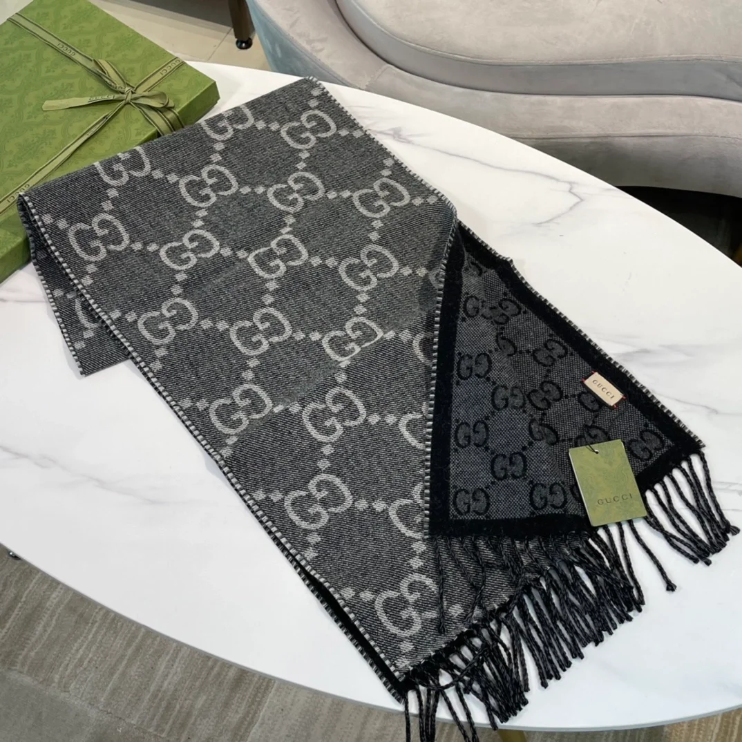 구찌 GG 그레이 블랙 태슬 머플러