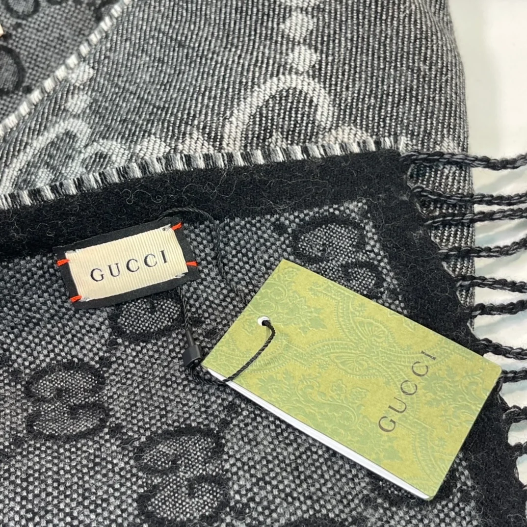 구찌 GG 그레이 블랙 태슬 머플러