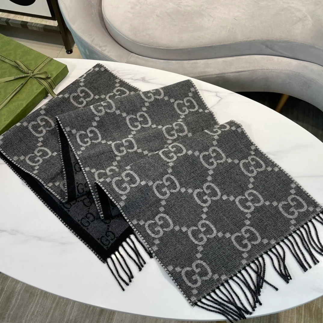 구찌 GG 그레이 블랙 태슬 머플러