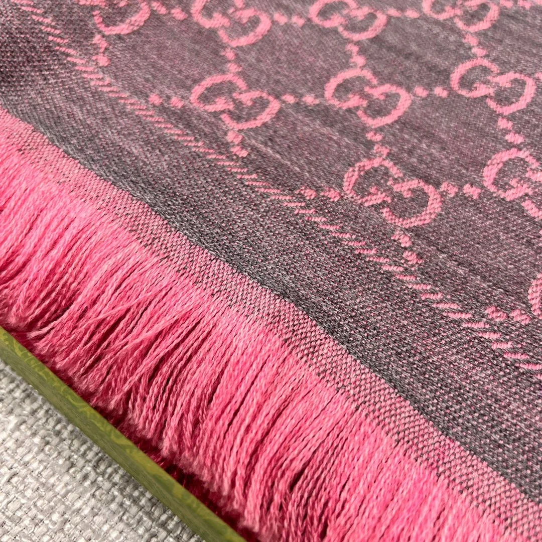 구찌 GG 자카드 머플러 핑크