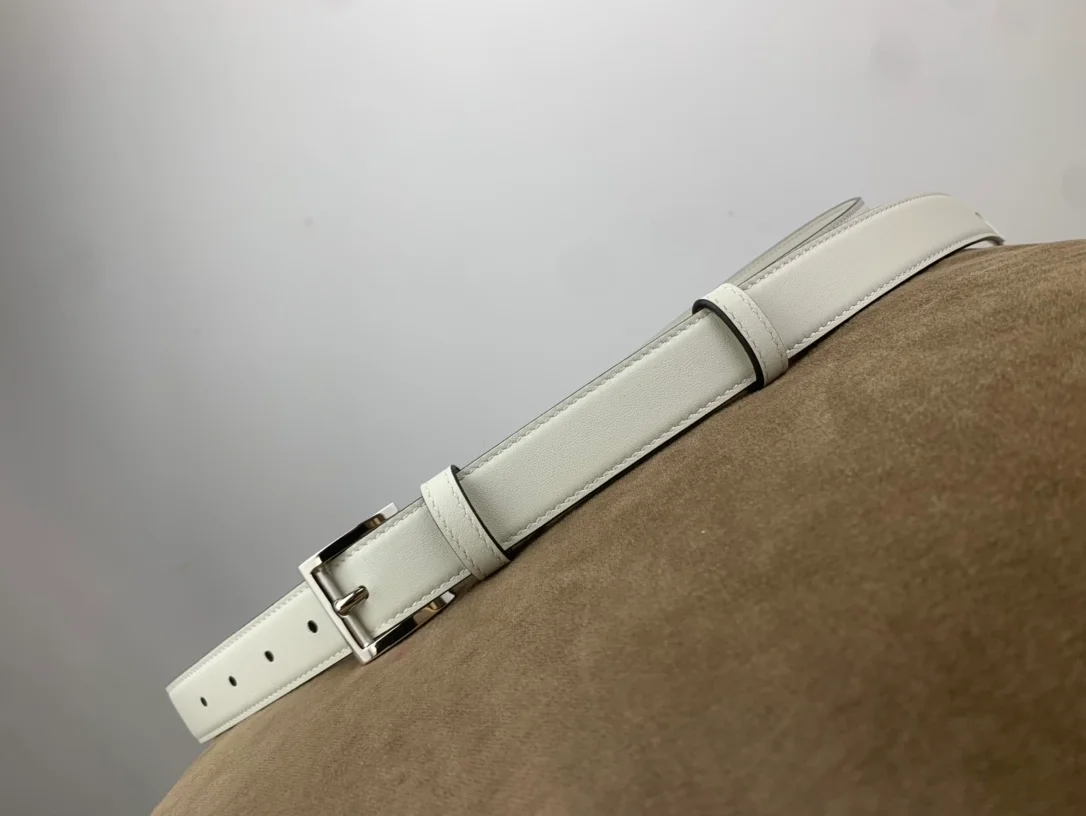 프라다 트라이앵글 로고 가죽 벨트 화이트 25mm