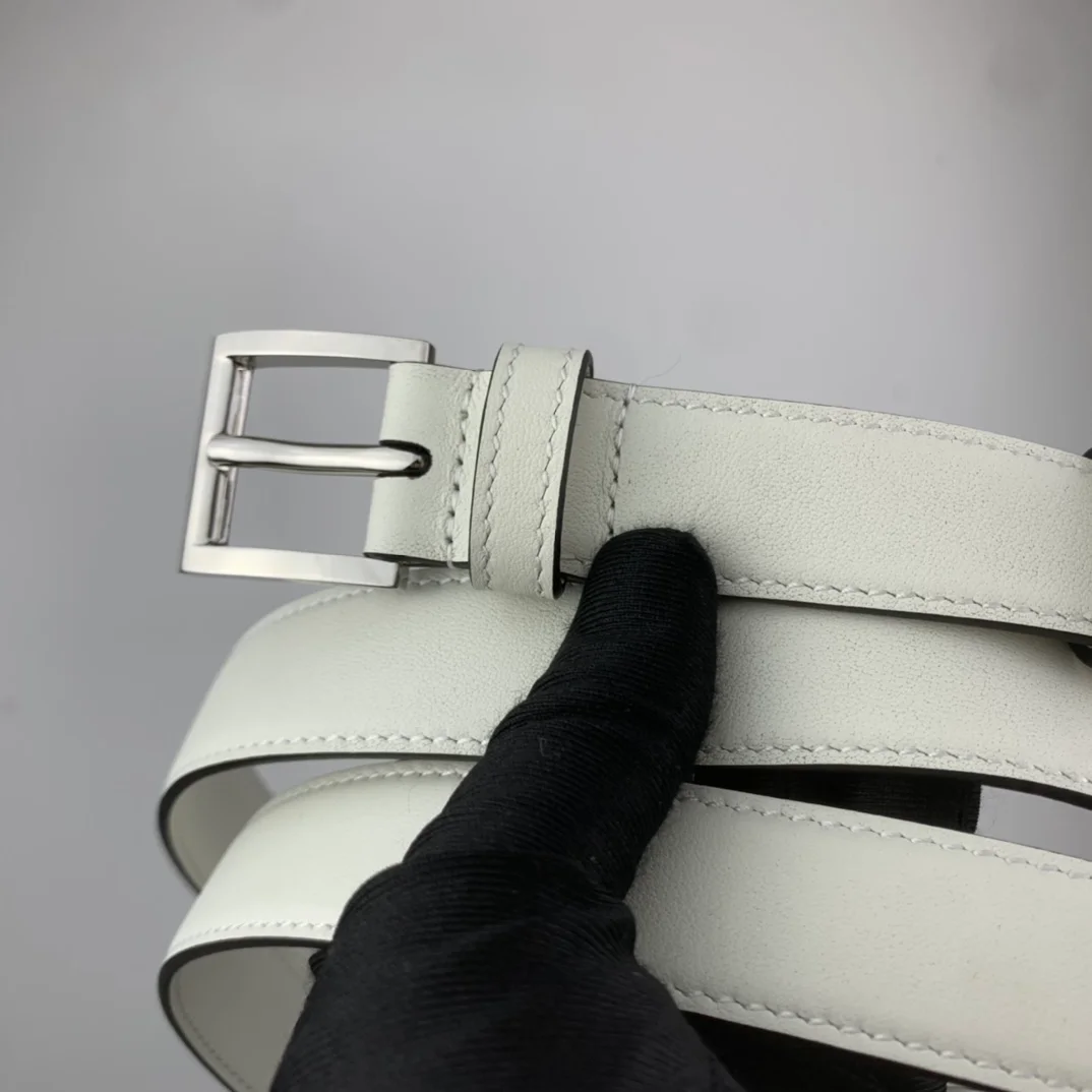 프라다 트라이앵글 로고 가죽 벨트 화이트 25mm