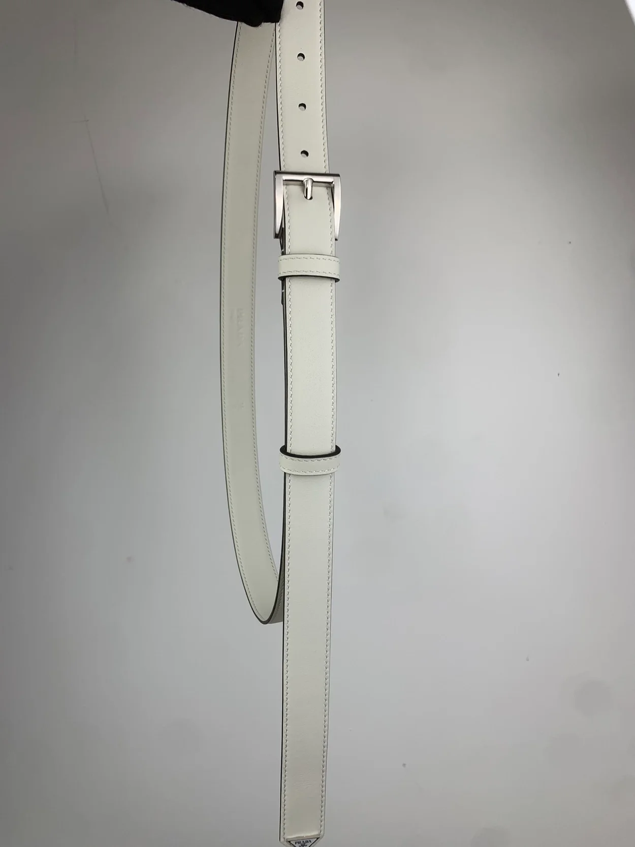 프라다 트라이앵글 로고 가죽 벨트 화이트 25mm