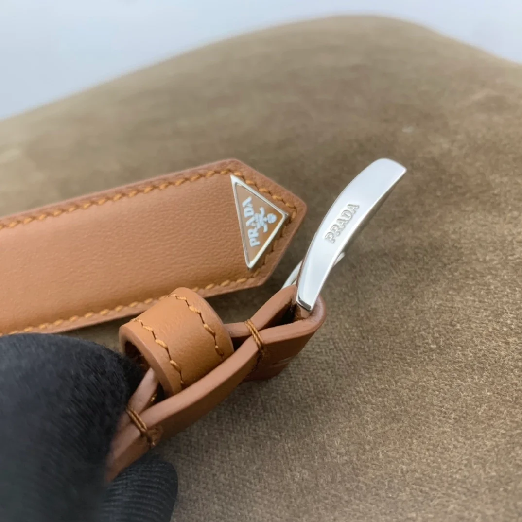 프라다 트라이앵글 로고 가죽 벨트 브라운 25mm