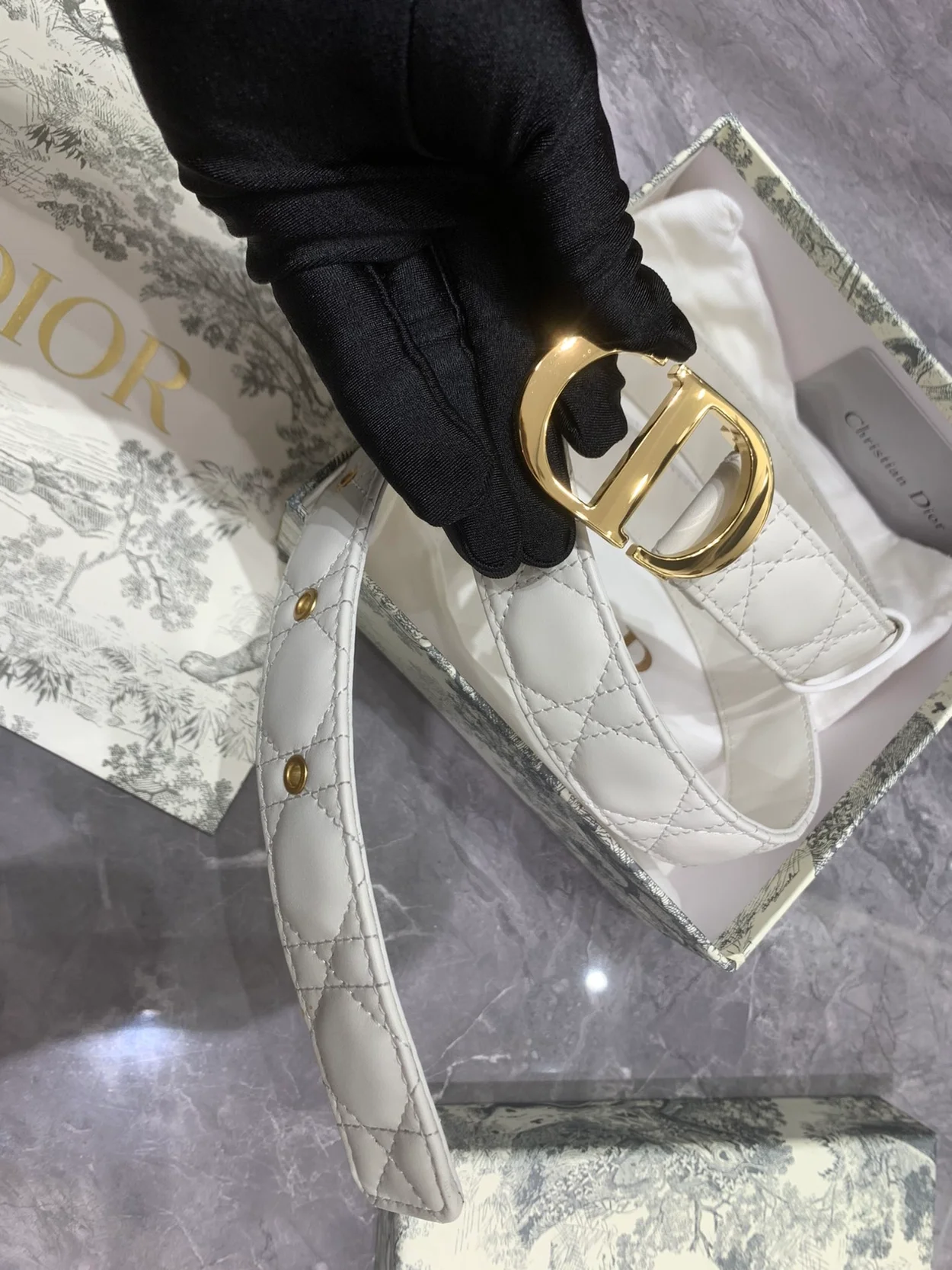 디올 30 몽테뉴 스티칭 벨트 화이트 30mm