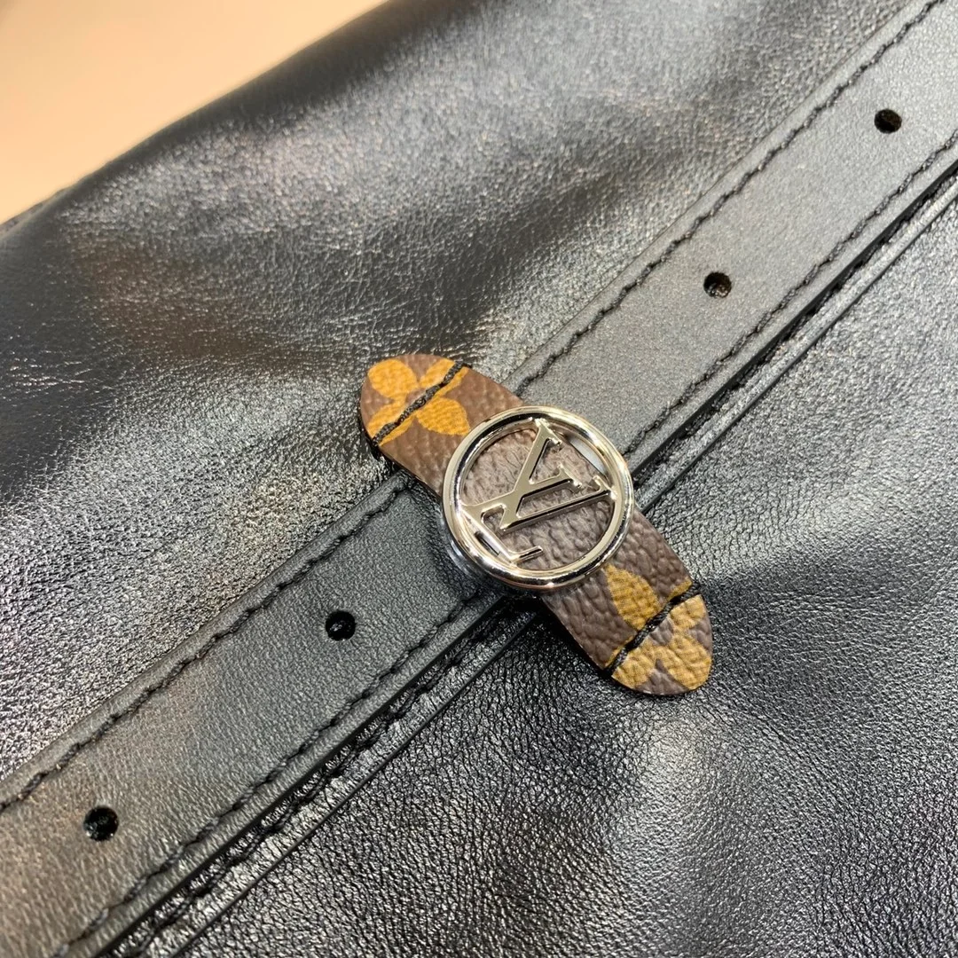 루이비통 캐리올 다크 MM 백 M25143