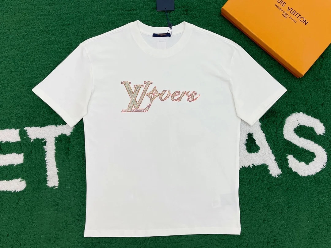 루이비통 자수 반팔 티셔츠 1AFR96