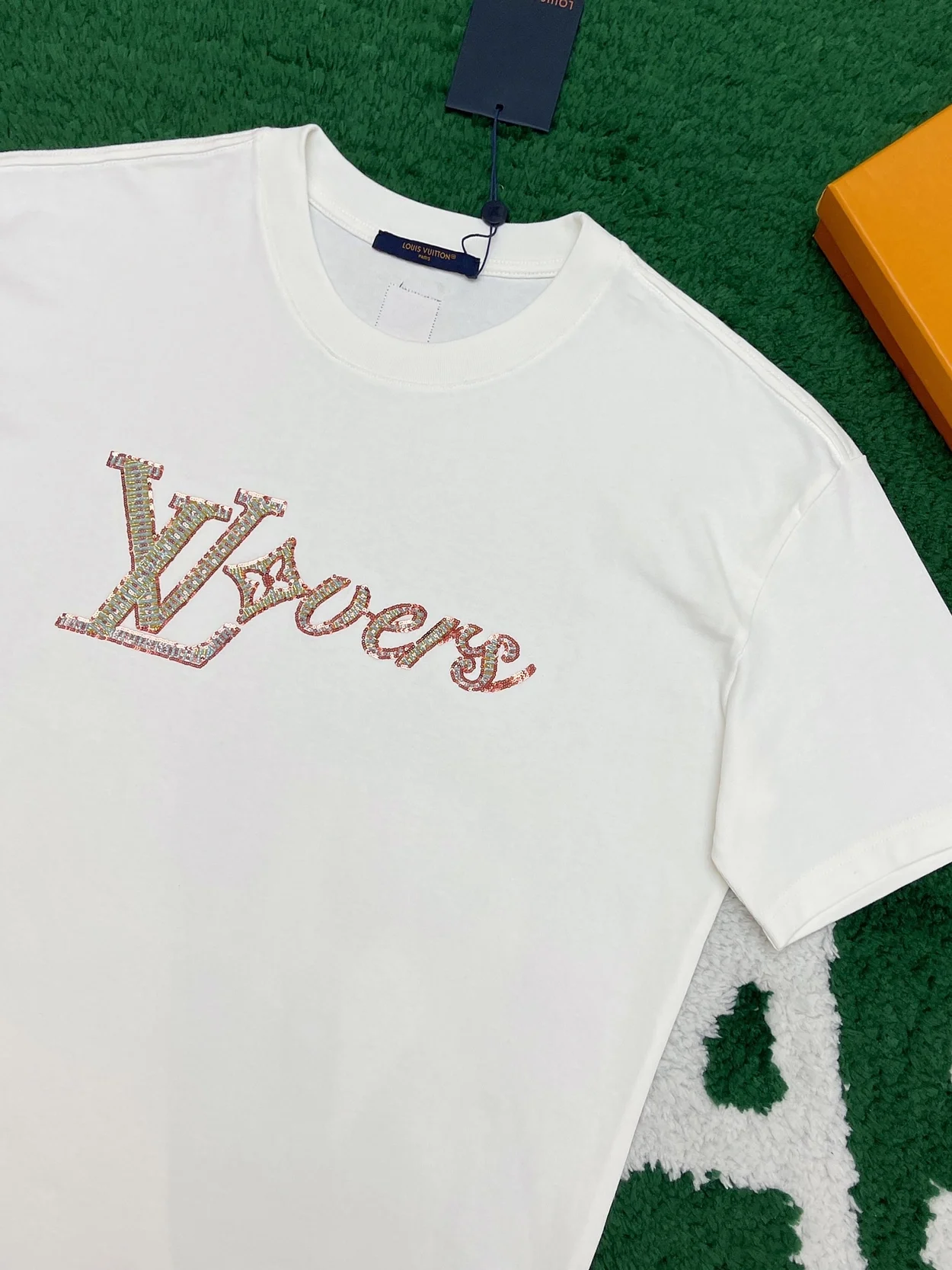 루이비통 자수 반팔 티셔츠 1AFR96