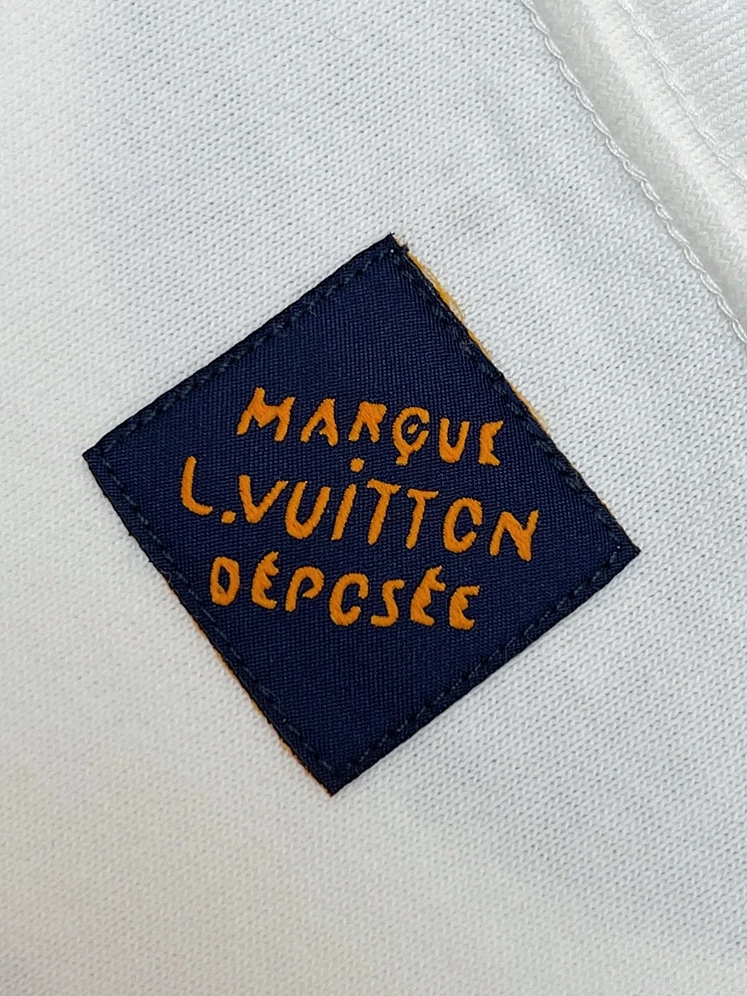 루이비통 자수 반팔 티셔츠 1AFR96