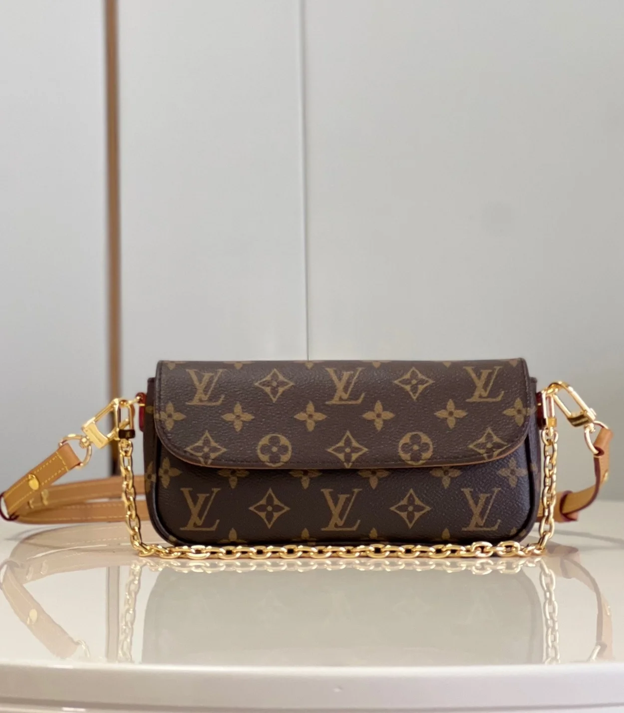 루이비통 월릿 온 체인 아이비 백 M81911