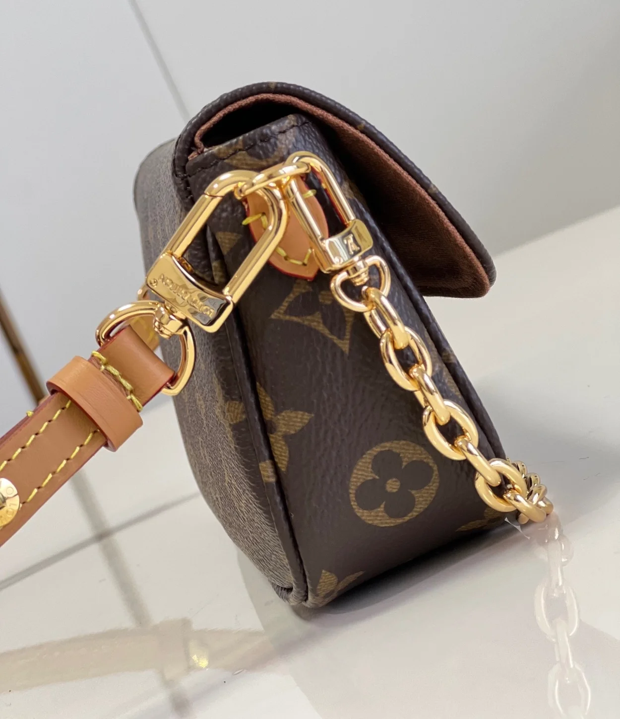 루이비통 월릿 온 체인 아이비 백 M81911