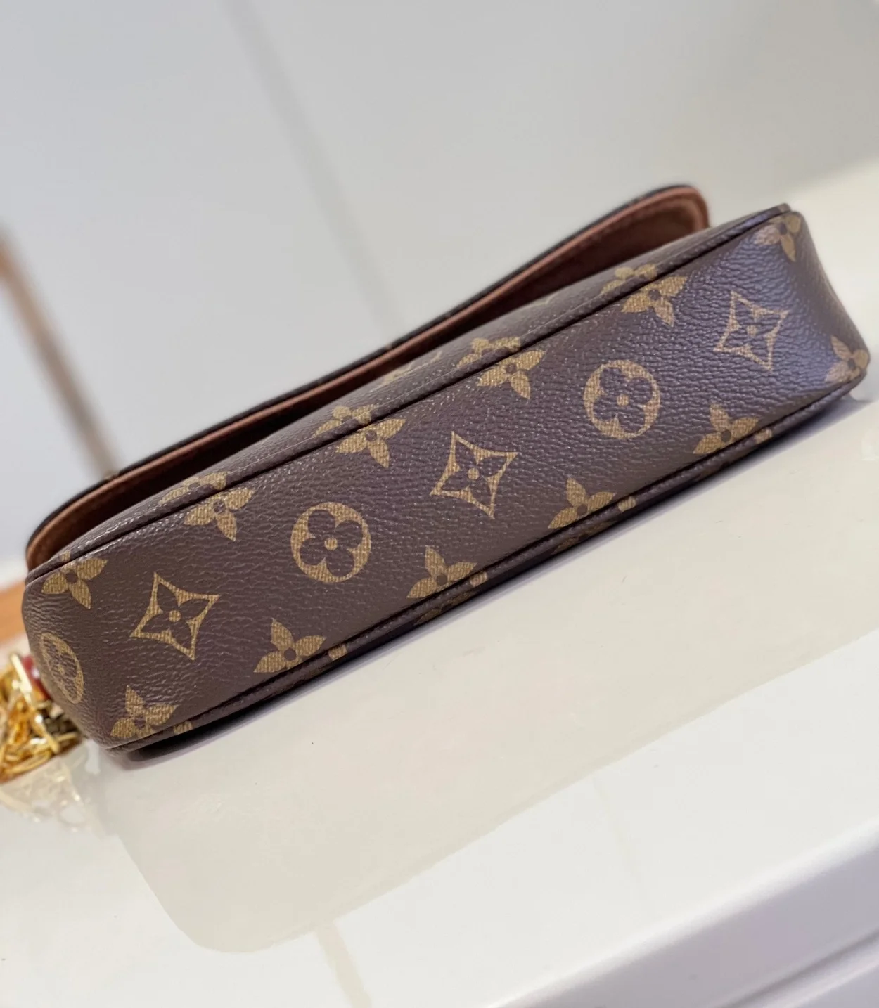 루이비통 월릿 온 체인 아이비 백 M81911