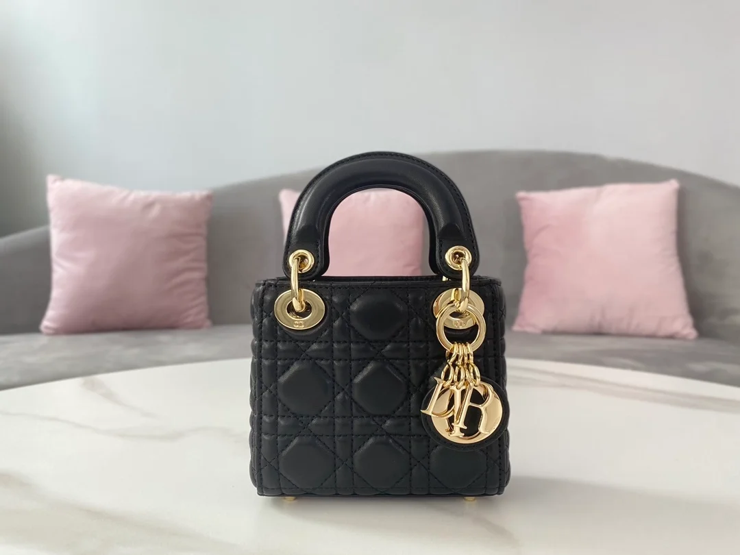 디올 레이디 마이크로 핸드백 블랙
