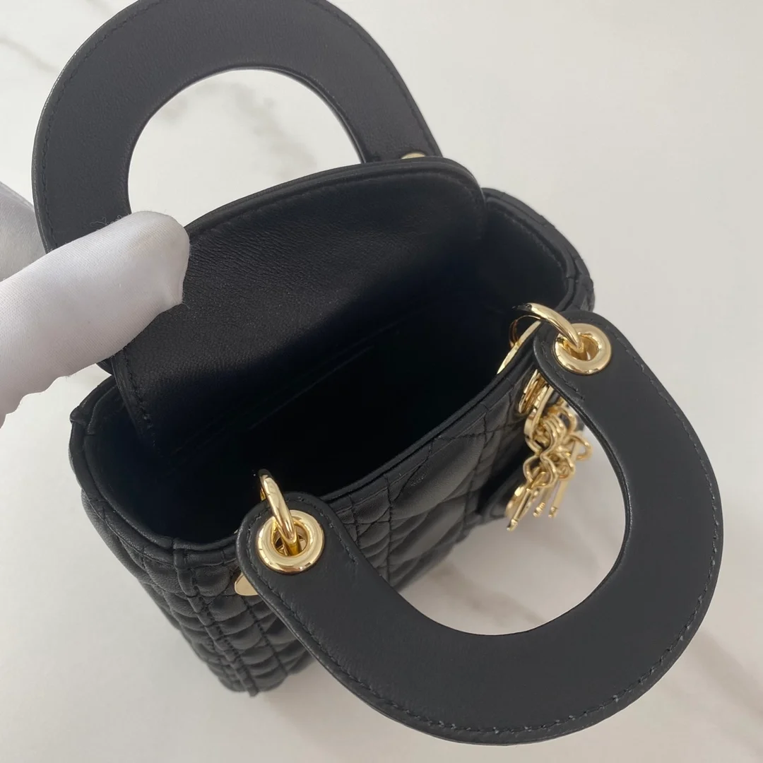 디올 레이디 마이크로 핸드백 블랙