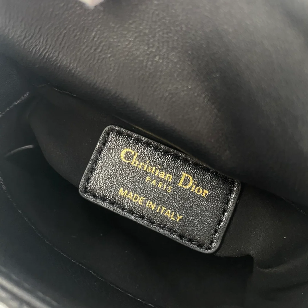 디올 레이디 마이크로 핸드백 블랙