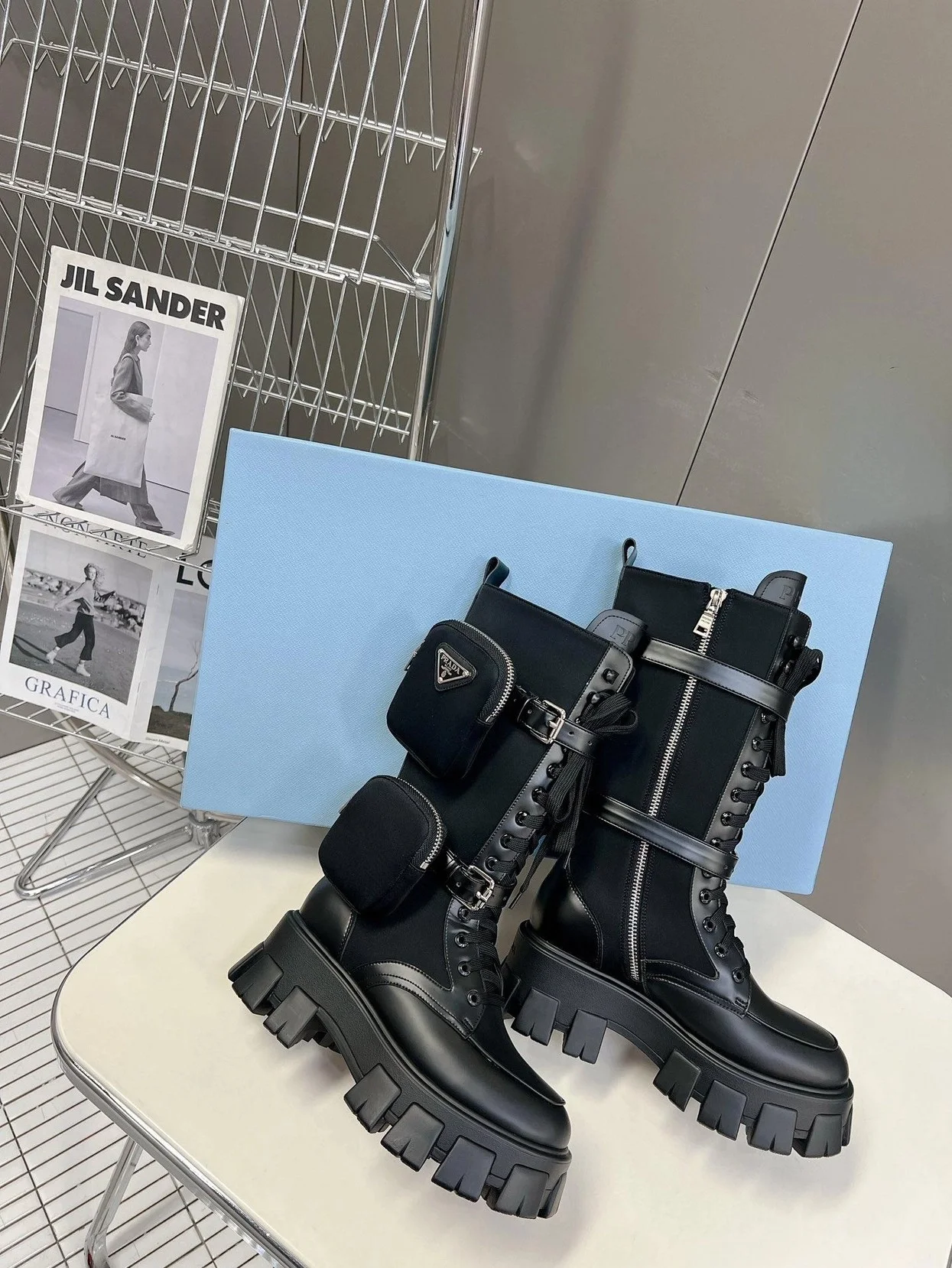 프라다 브러시드 ROIS 가죽 나일론 모노리스 부츠