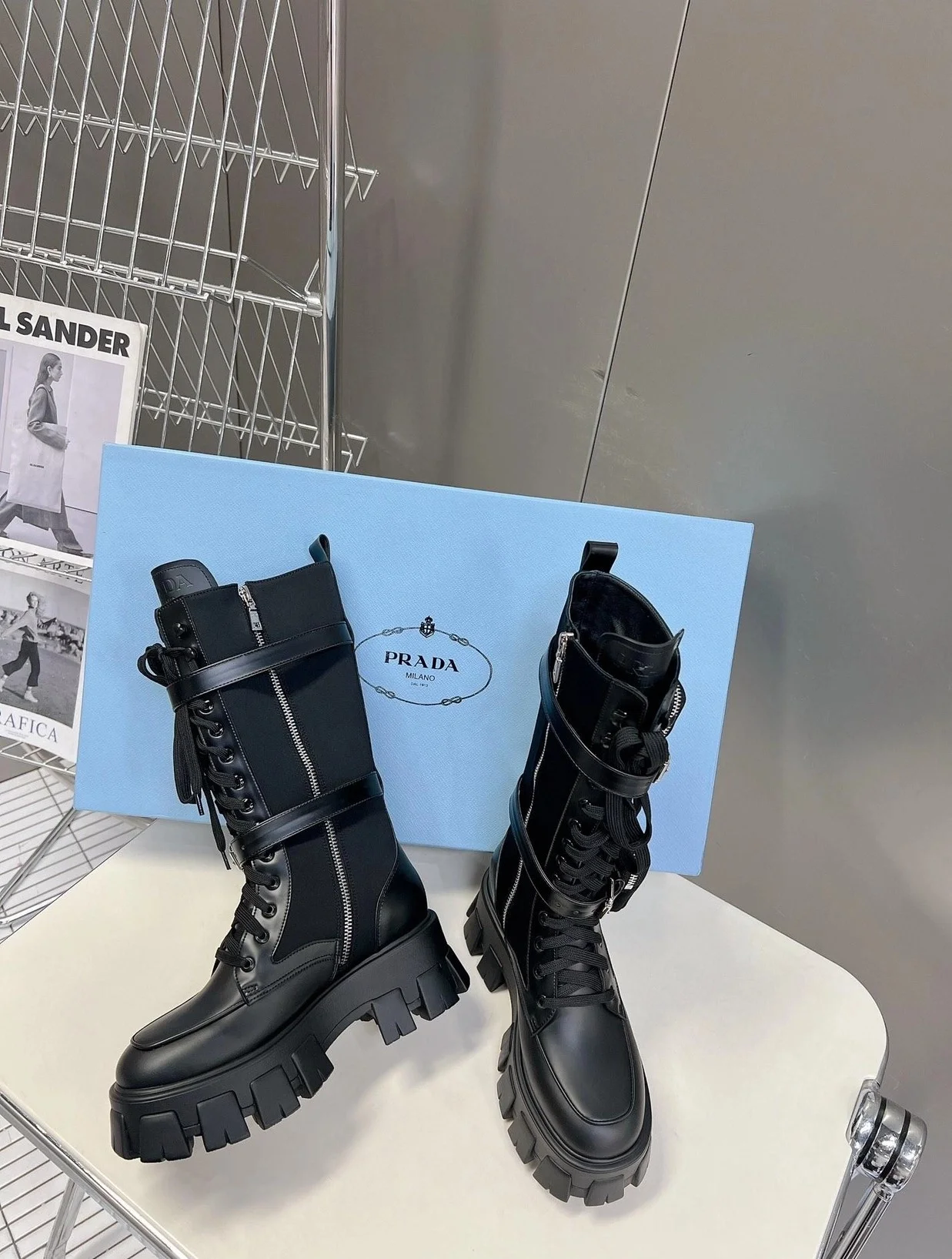 프라다 브러시드 ROIS 가죽 나일론 모노리스 부츠