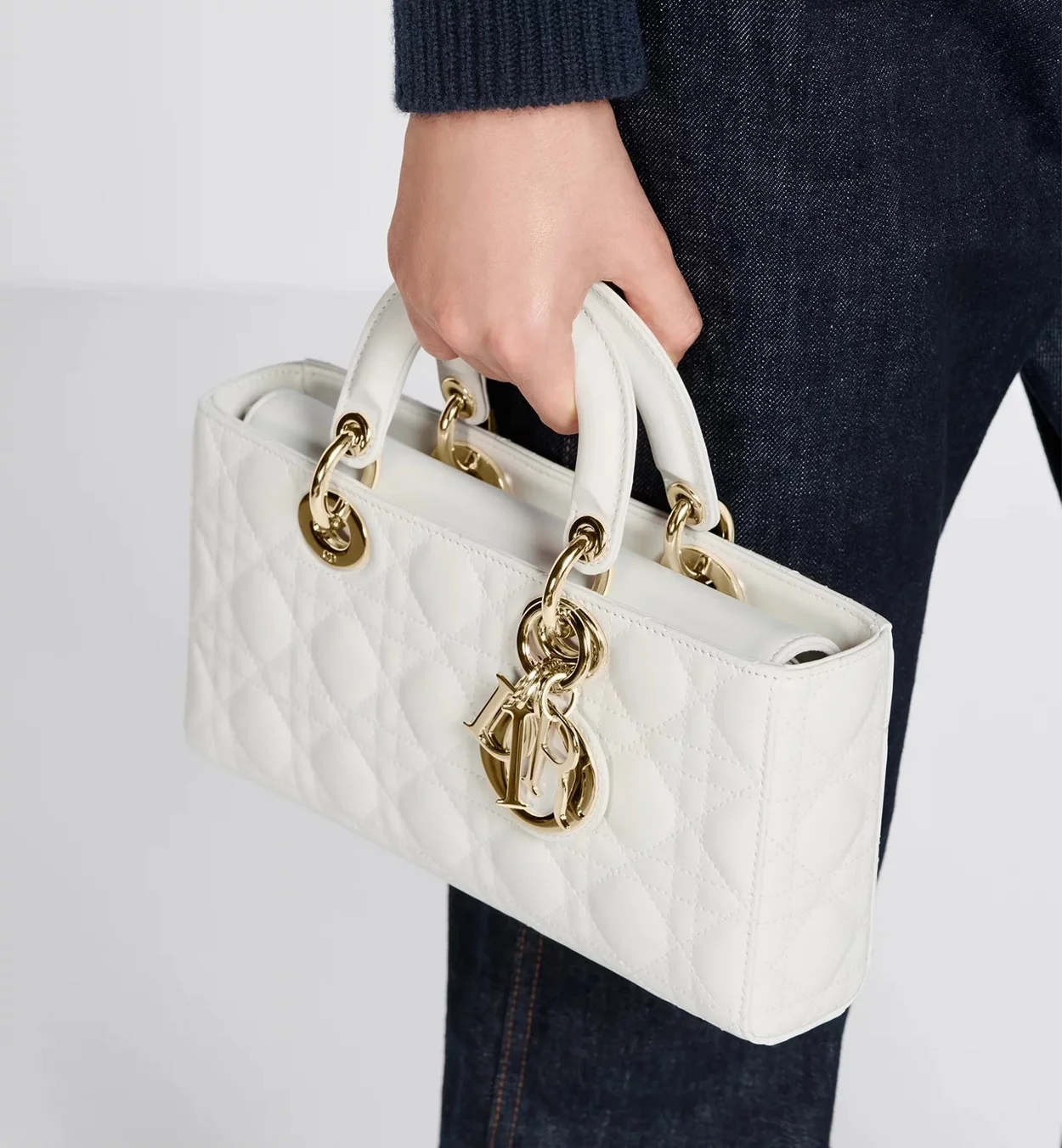 디올 레이디 D-JOY 미디움 백 화이트