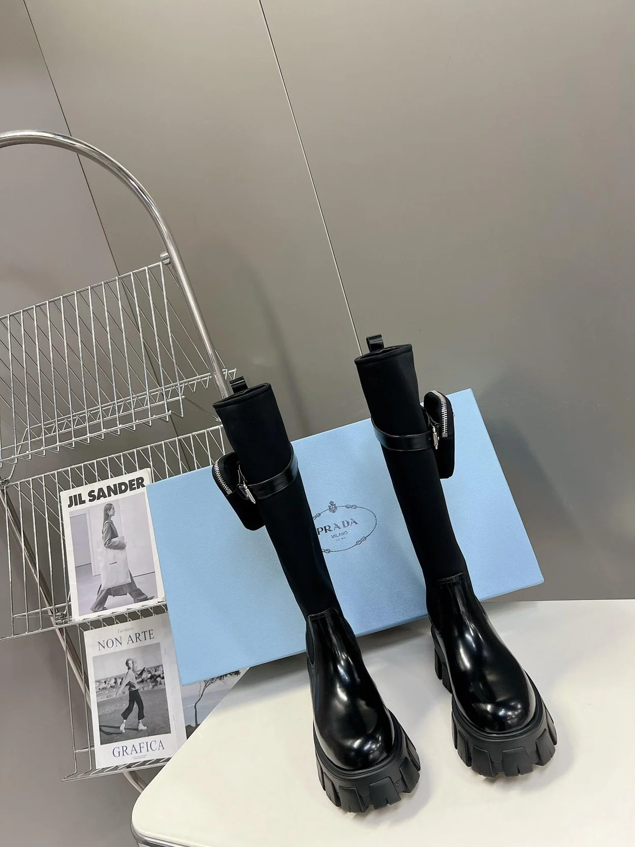 프라다 리나일론 개버딘 및 가죽 플랫폼 부츠