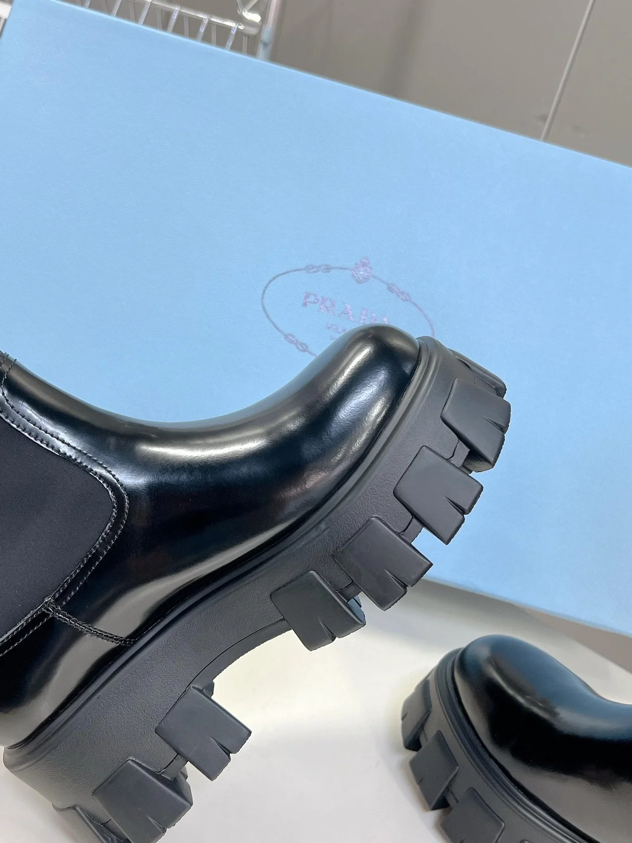 프라다 리나일론 개버딘 및 가죽 플랫폼 부츠