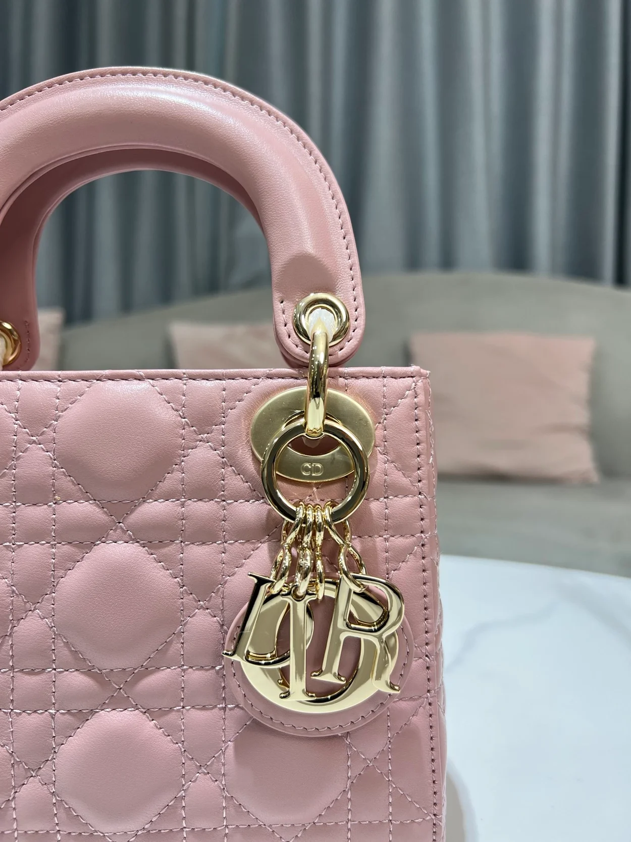 디올 레이디 페이던트 까나쥬 미니 백 앤틱 핑크