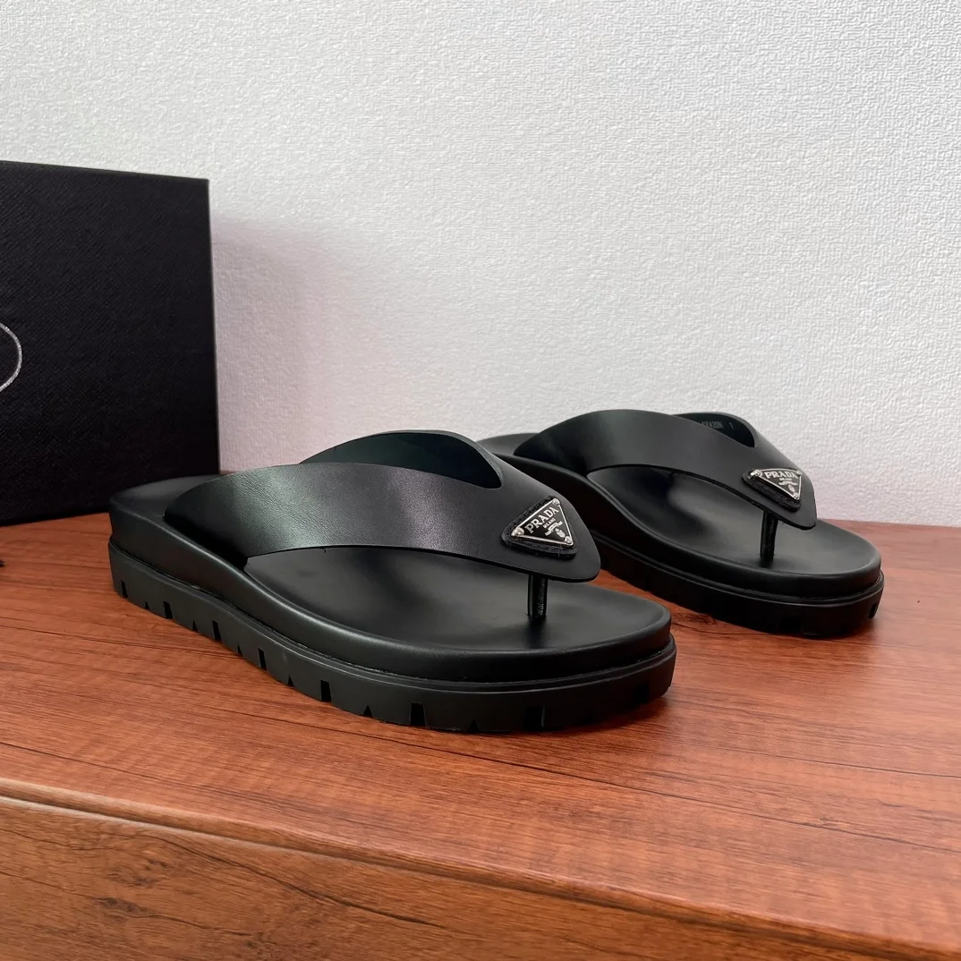 프라다 러버 끈 샌들 블랙