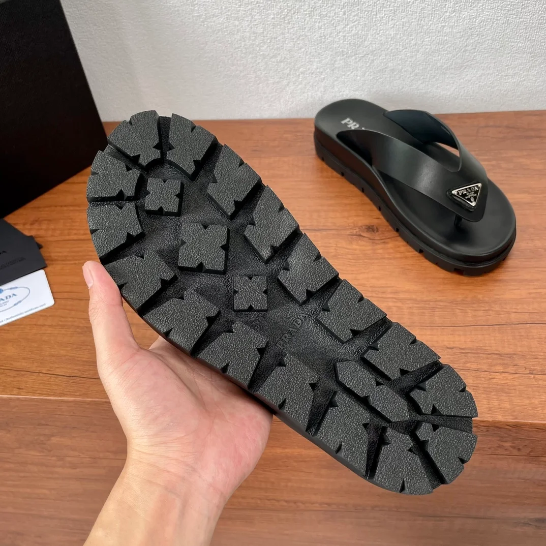 프라다 러버 끈 샌들 블랙