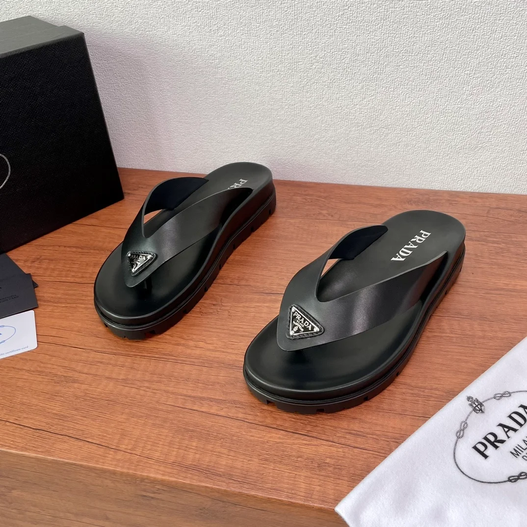 프라다 러버 끈 샌들 블랙