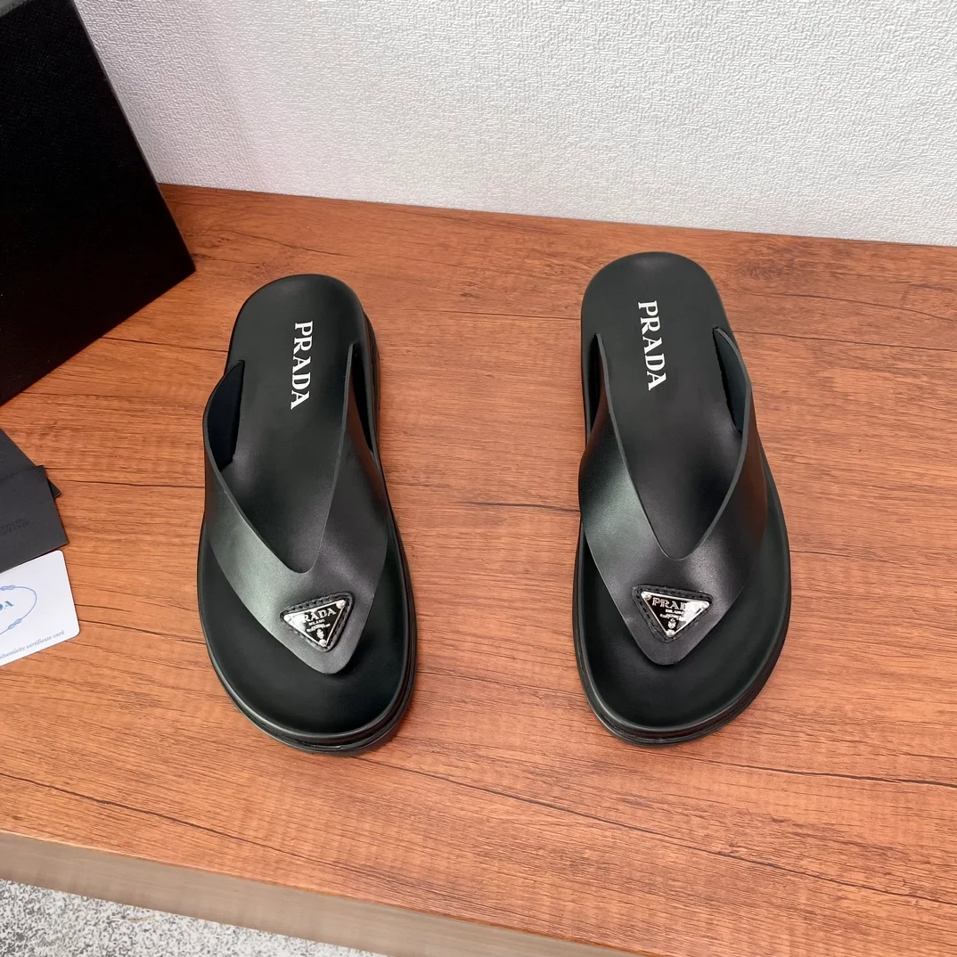 프라다 러버 끈 샌들 블랙
