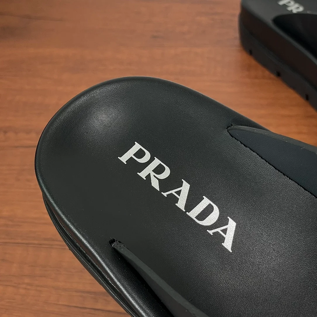 프라다 러버 끈 샌들 블랙