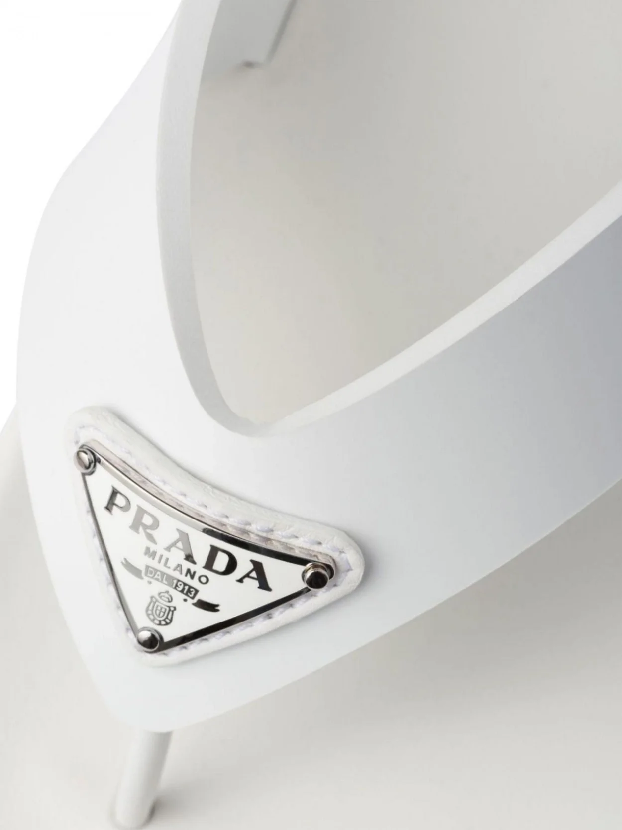 프라다 러버 끈 샌들 화이트