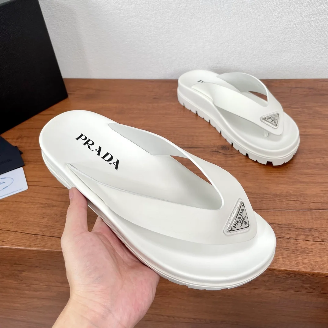 프라다 러버 끈 샌들 화이트