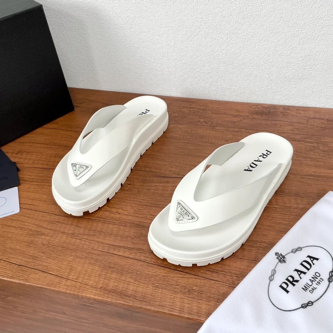 프라다 러버 끈 샌들 화이트