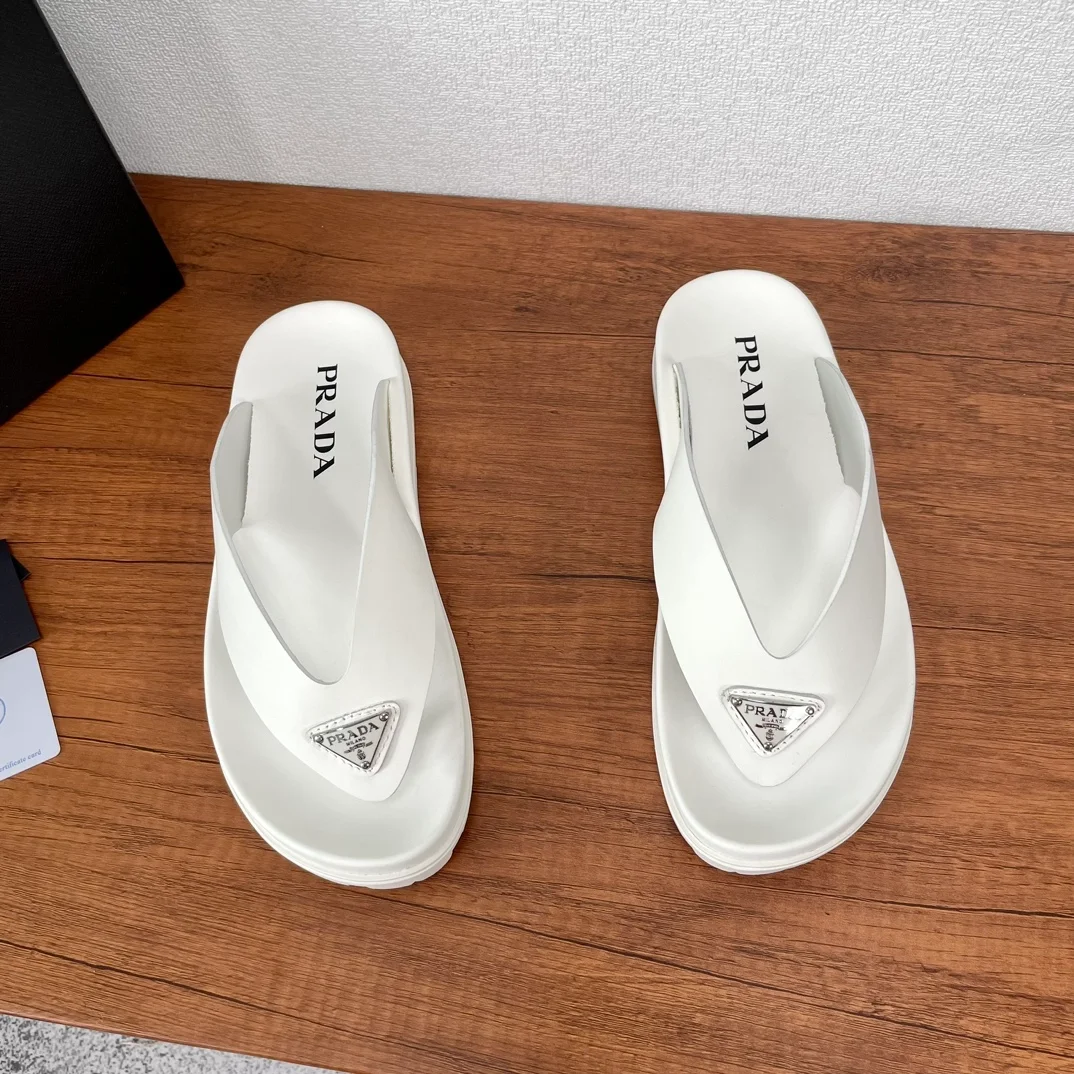프라다 러버 끈 샌들 화이트
