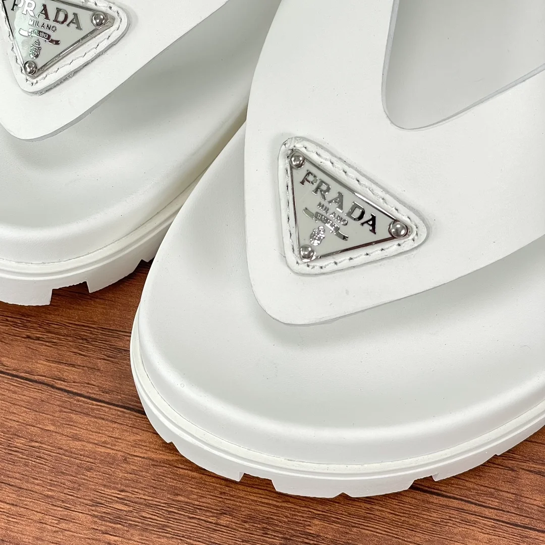 프라다 러버 끈 샌들 화이트