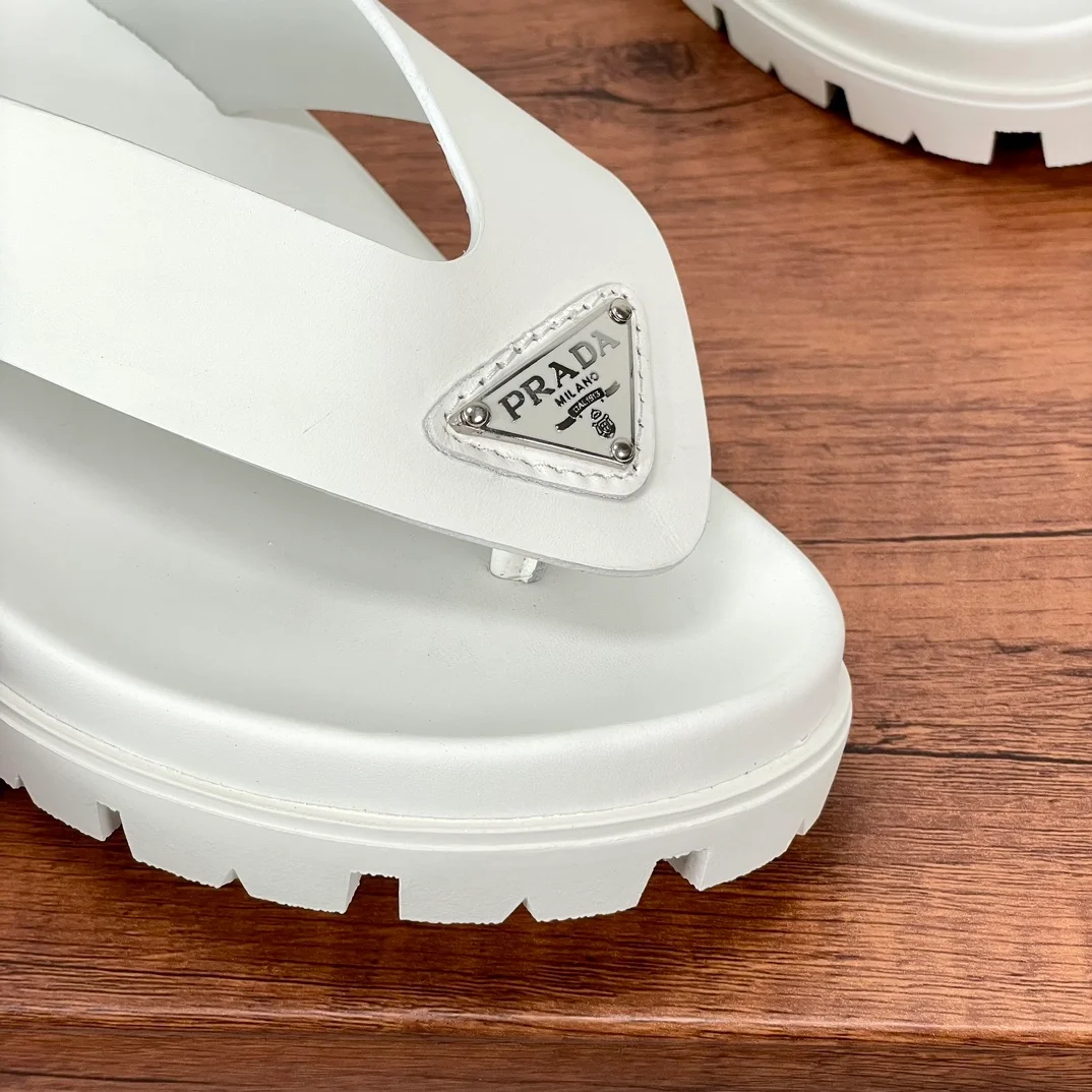 프라다 러버 끈 샌들 화이트