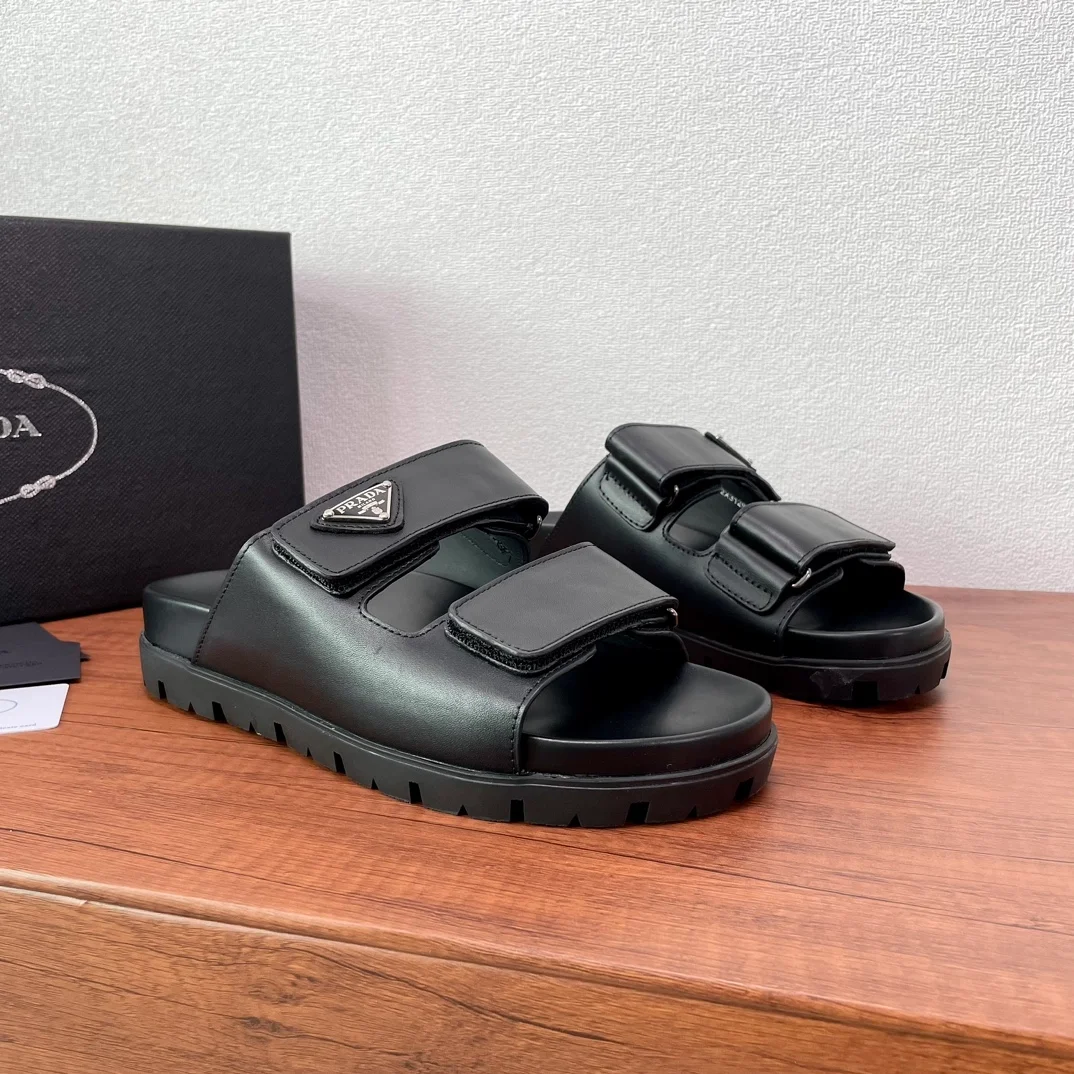 프라다 가죽 스트랩 샌들