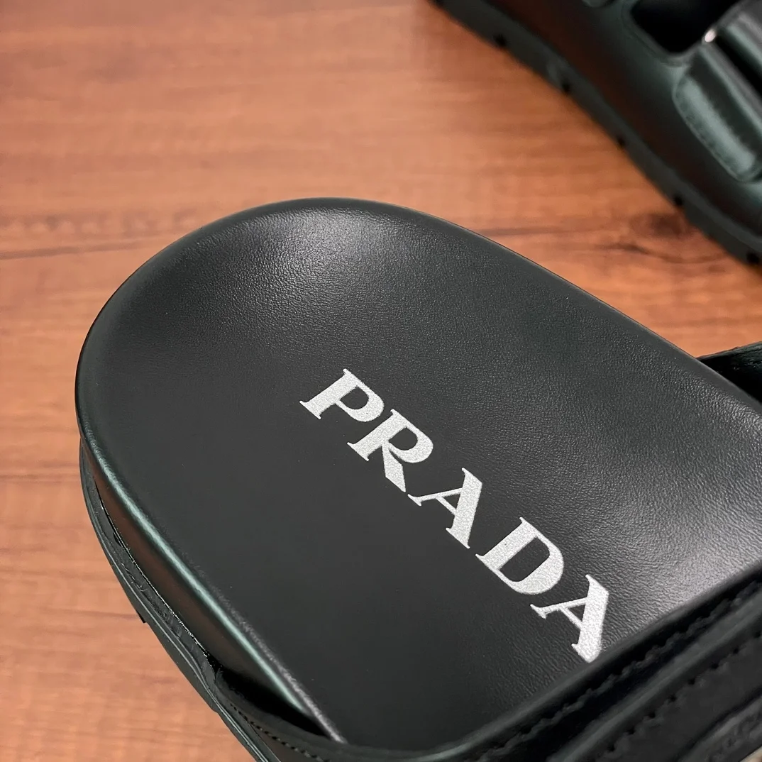 프라다 가죽 스트랩 샌들