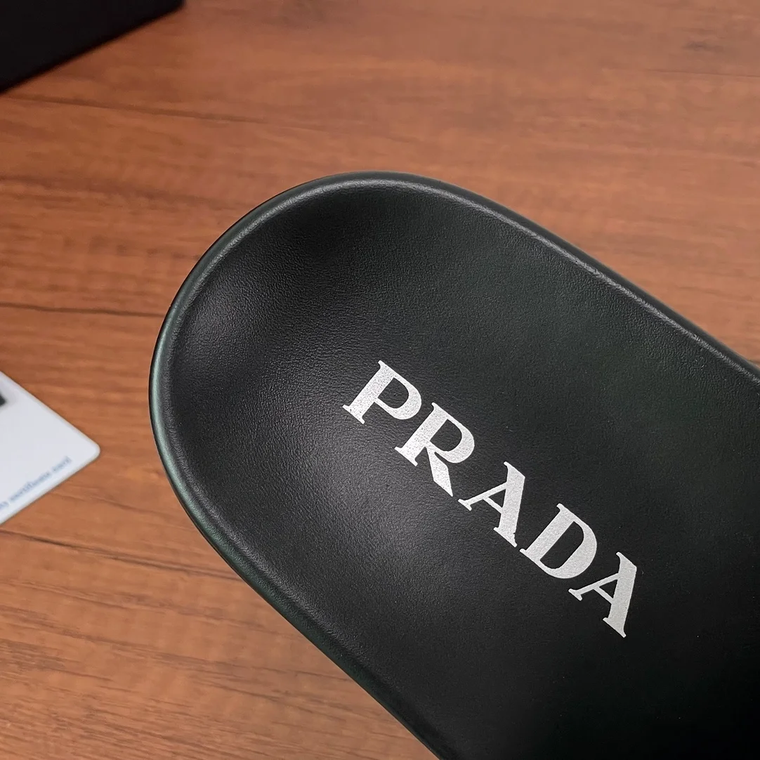 프라다 패딩 슬라이드