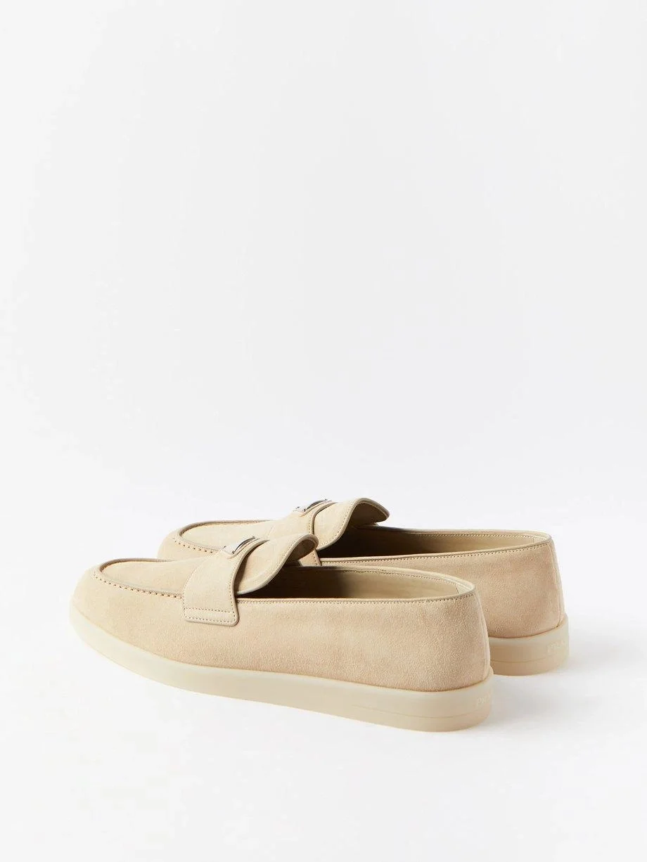 프라다 로고 스웨이드 로퍼